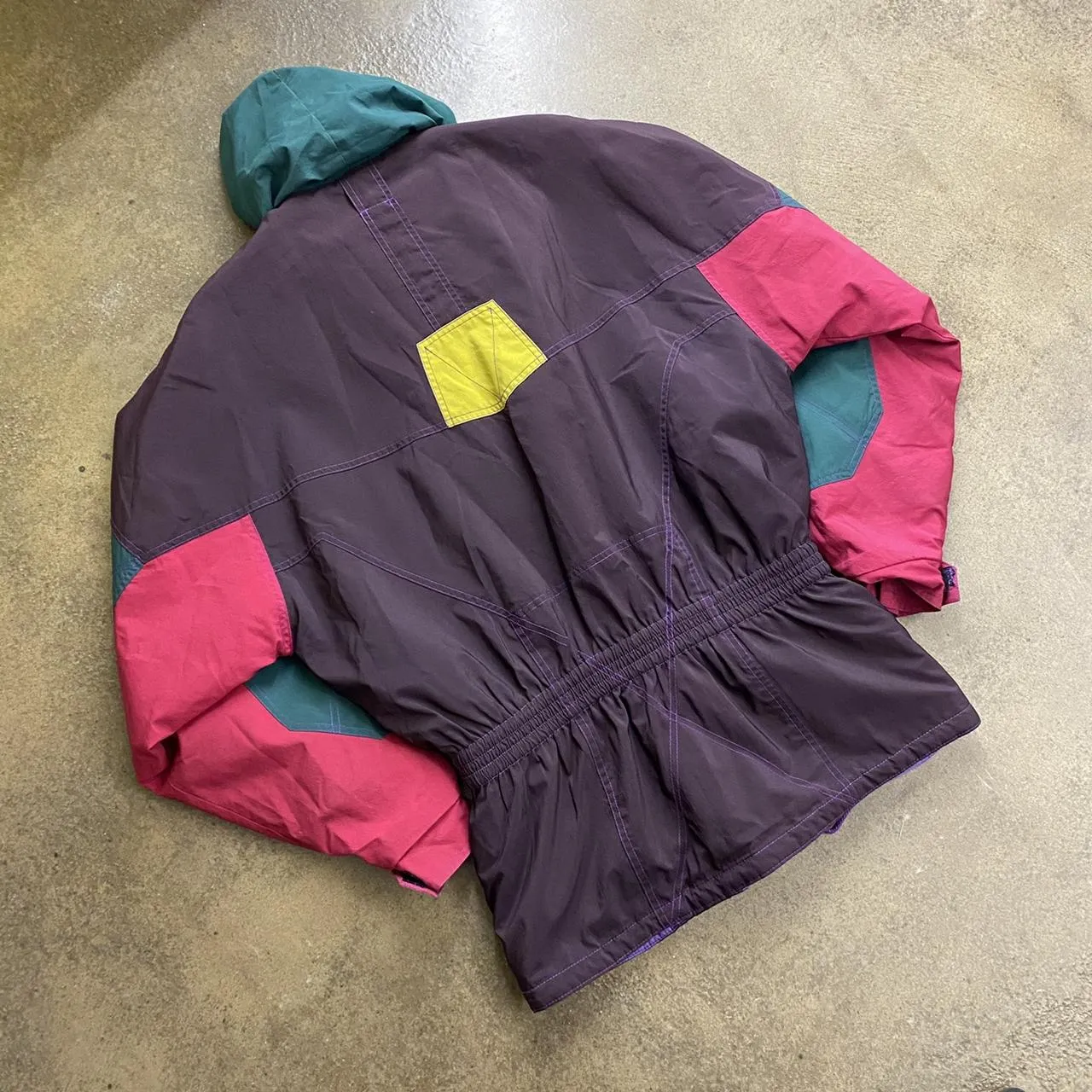 Vintage Nevica Women's Outerwear Ski Jacket Snow Suits Size Medium Long Sleeve Polyester Front Button