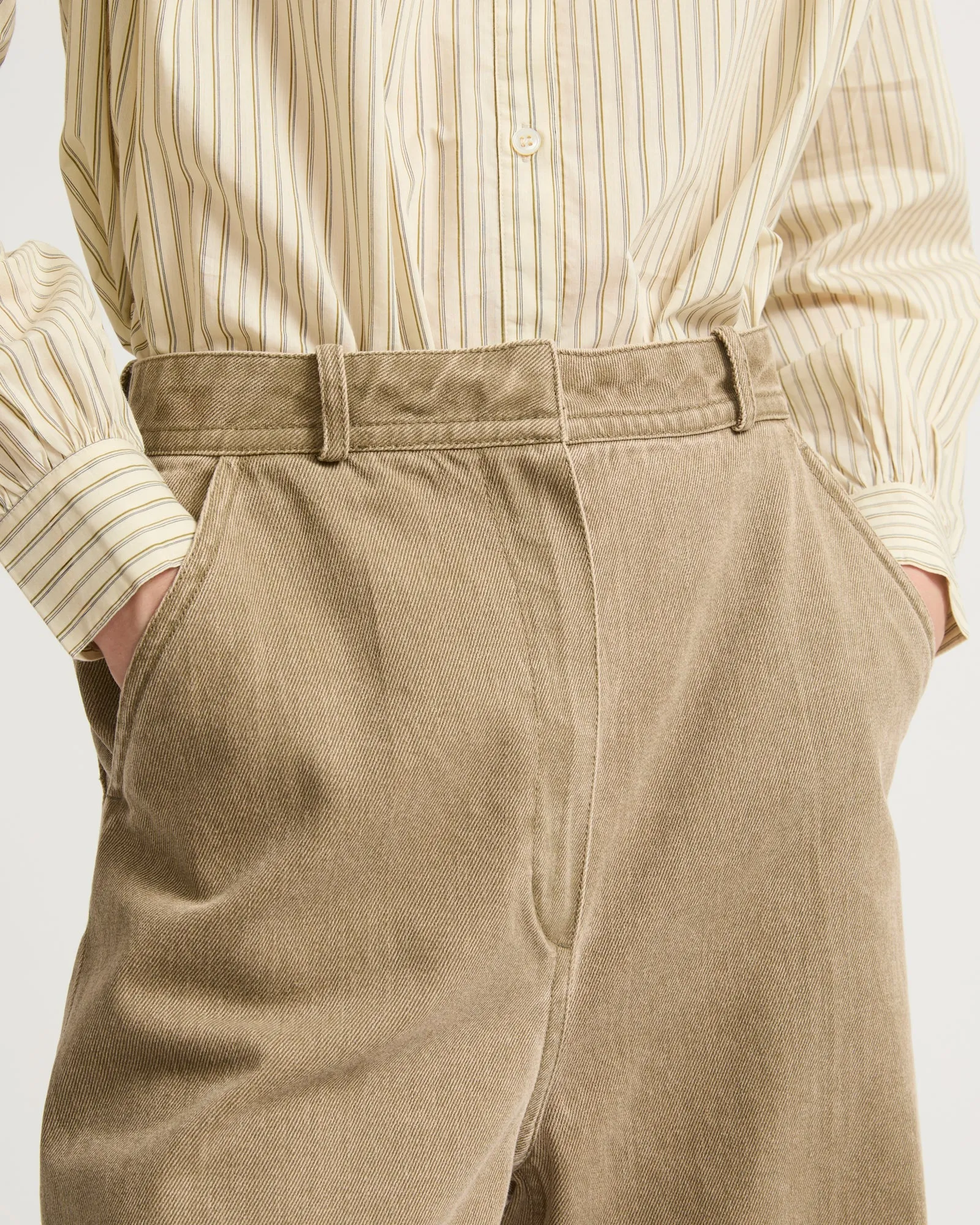 Wide-leg denim pants